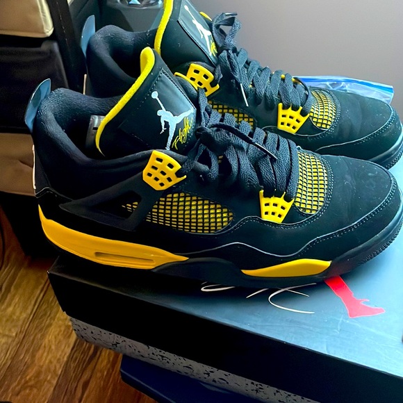 Thunder retro 4’s - Picture 1 of 5